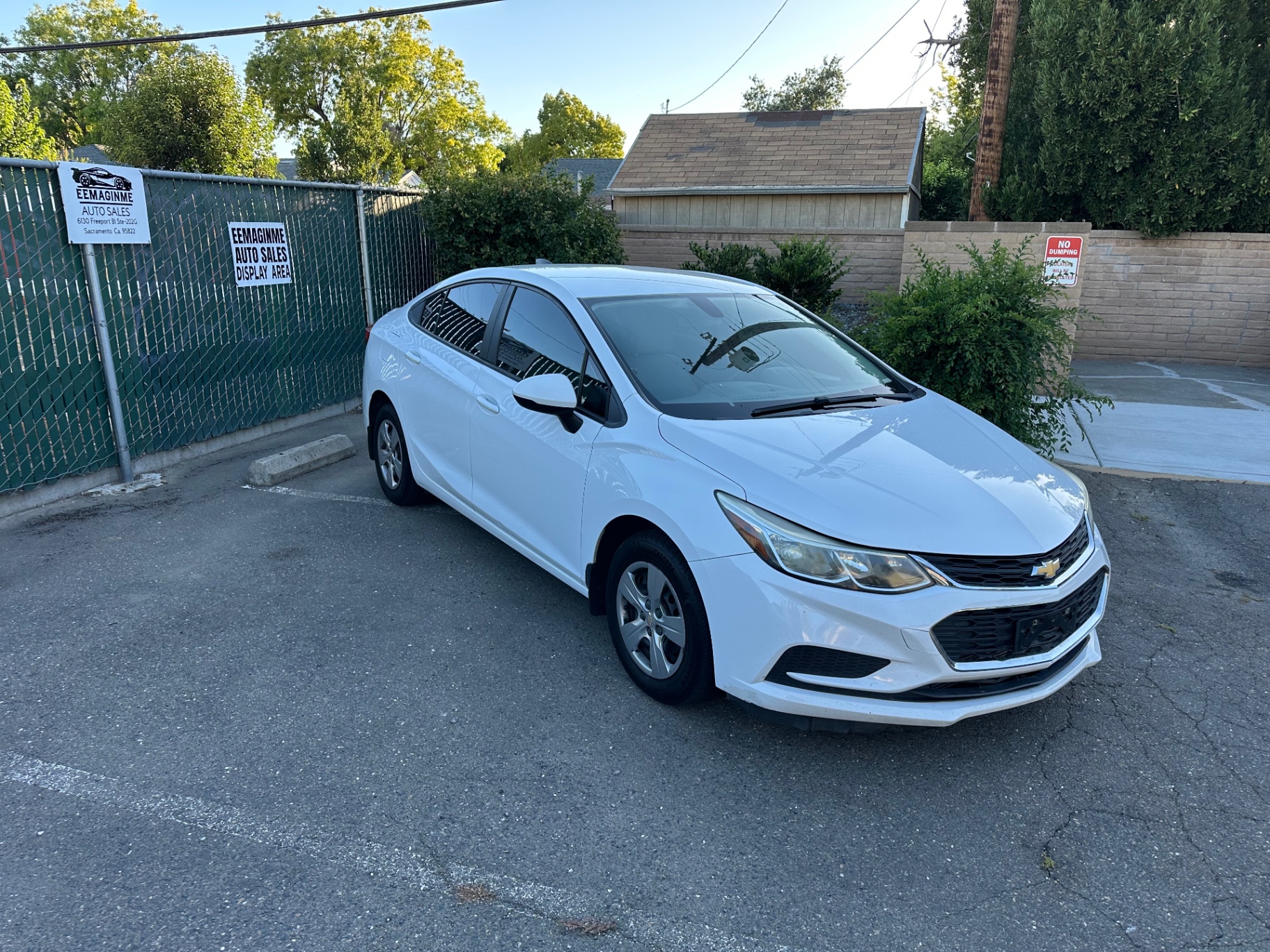 2018 Chevrolet Cruze — view 2
